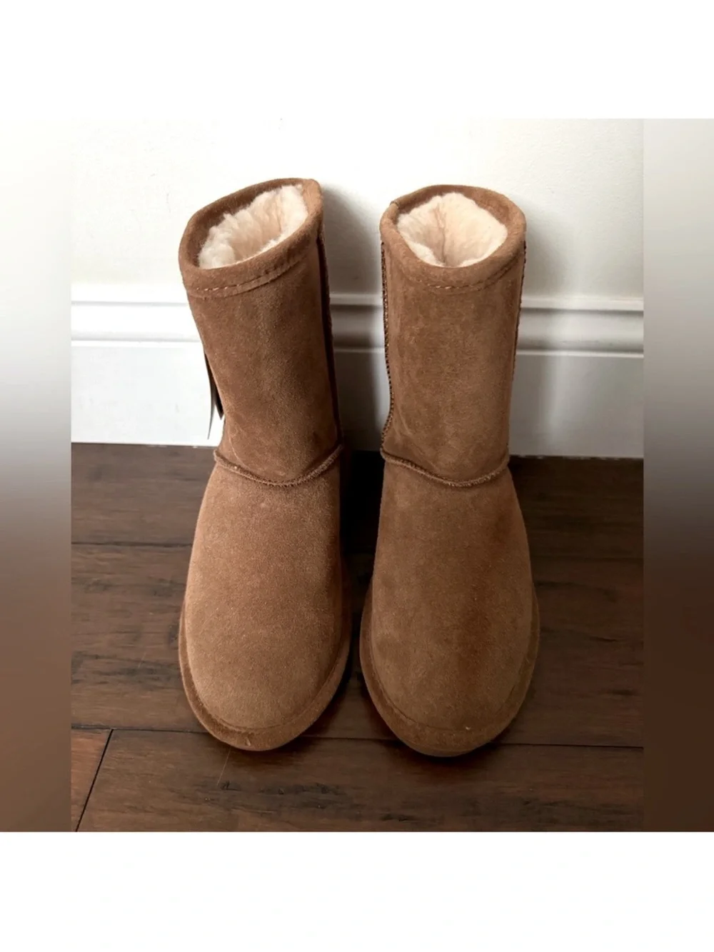 New BEARPAW Kids Brown Cozy Shearling-Lined Suede Boots - Picture 2 of 6